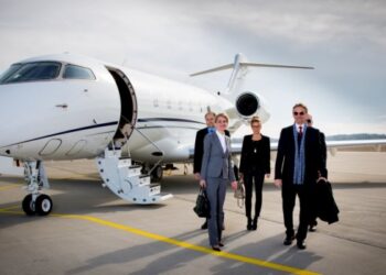 La razón por la cual los millonarios viajan en Jets privados